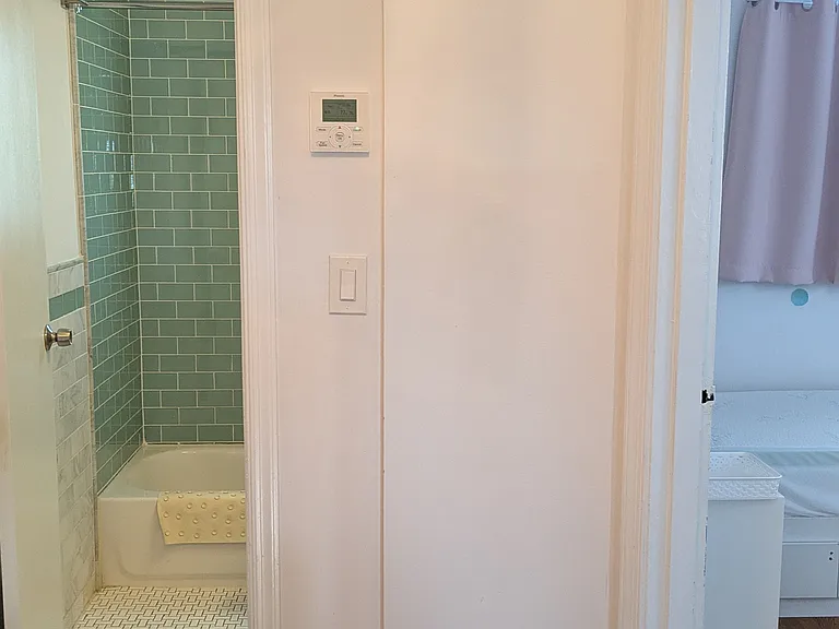 806 Hamilton St NE — Photo 26