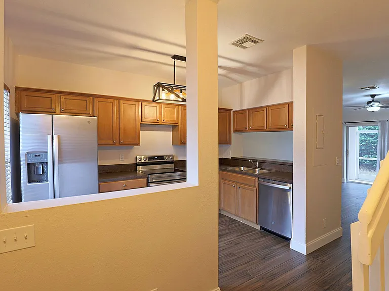 8291 Pacific Beach Dr — Photo 2