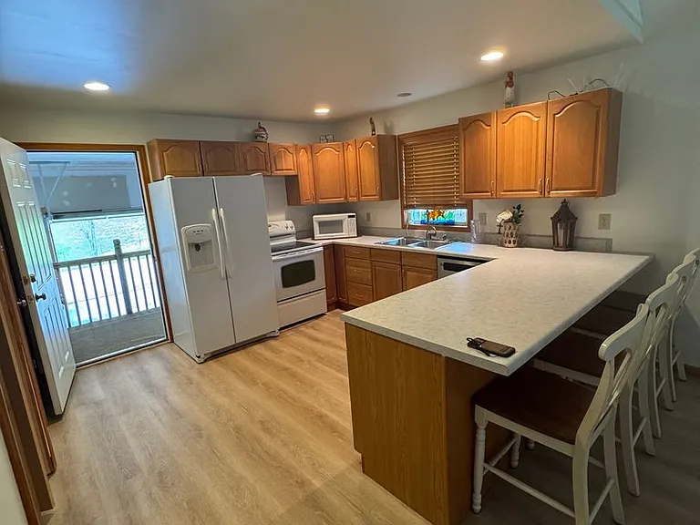 210 A J Ln — Photo 6