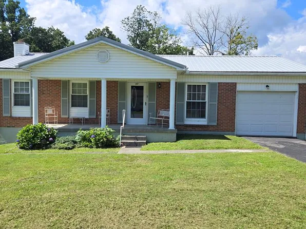 317 Collinwood Dr, Oak Hill, WV 25901