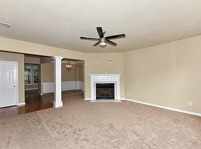 3 bed, 1864 sqft, $2,600 — Photo 4