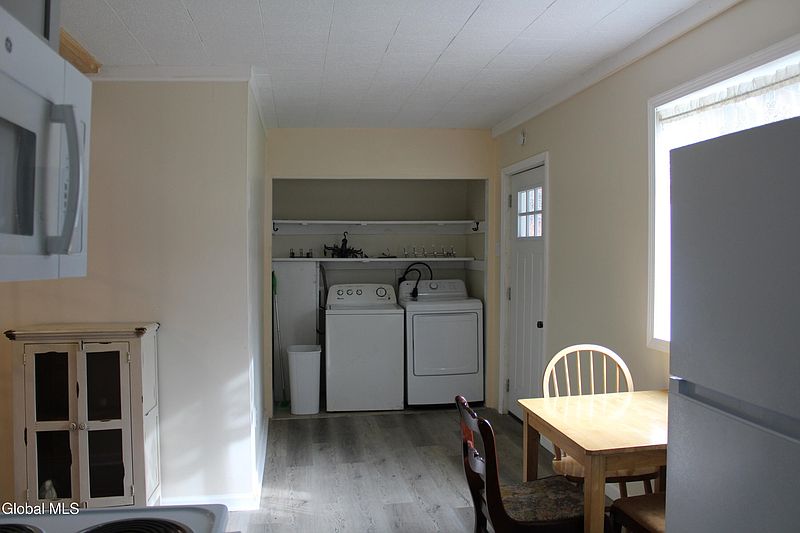 5th image of 1024 Thompson Road