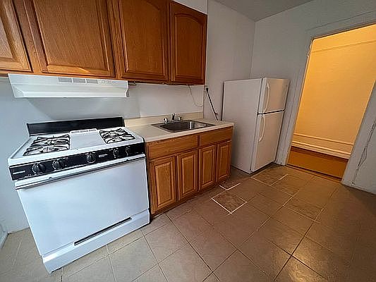 2nd image of 209 Dyckman St #3C