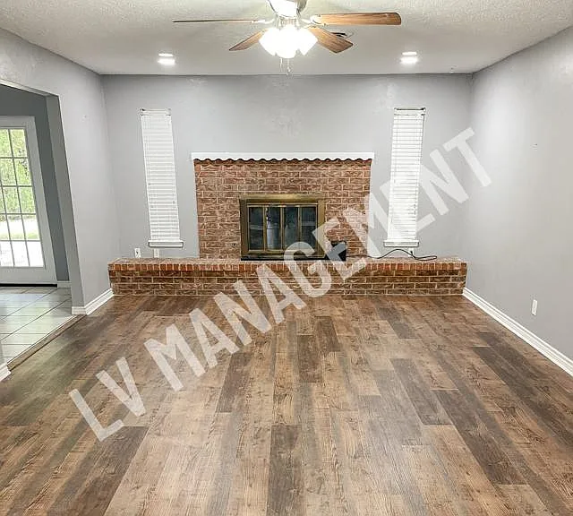 1614 Terrace Dr — Photo 3