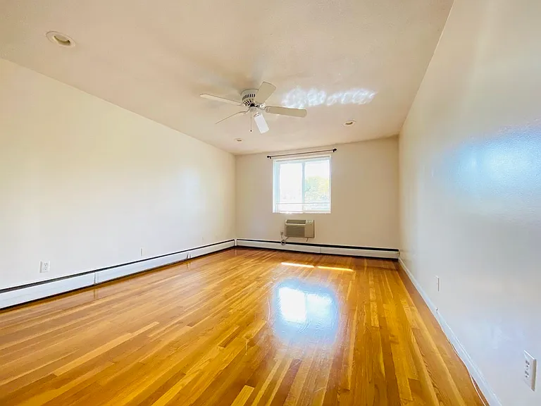 50 Green St #209 — Photo 5