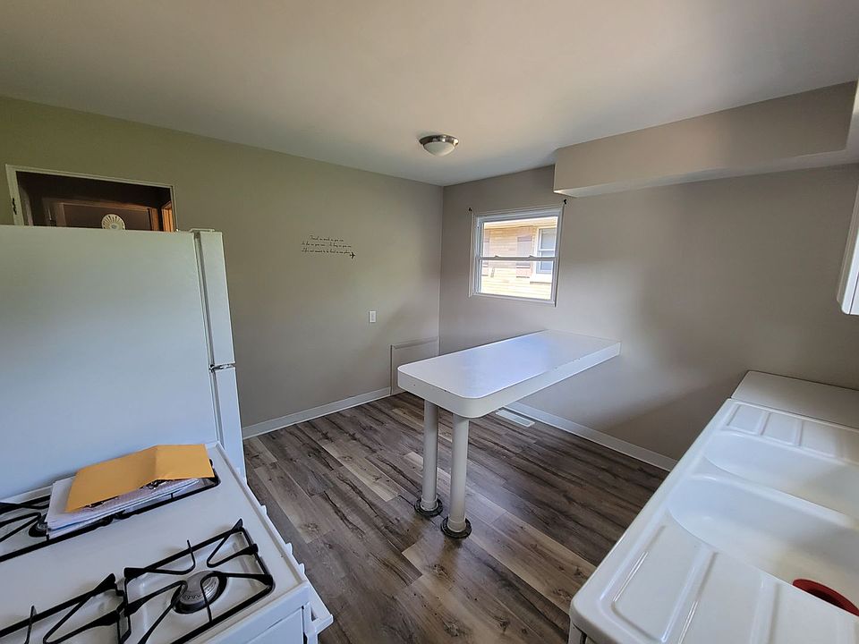 1308 Chestnut St, Pekin, IL 61554 Zillow