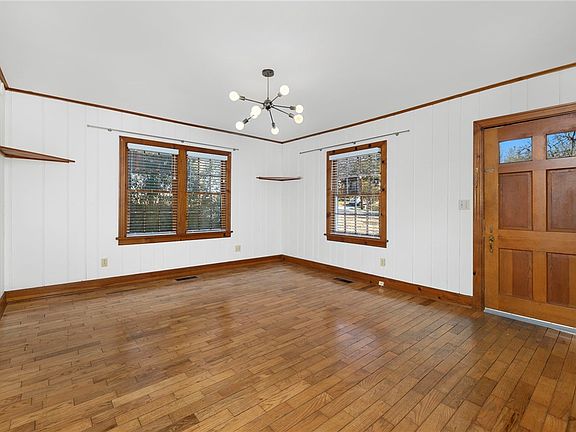 5th image of 615 N Walnut Ave