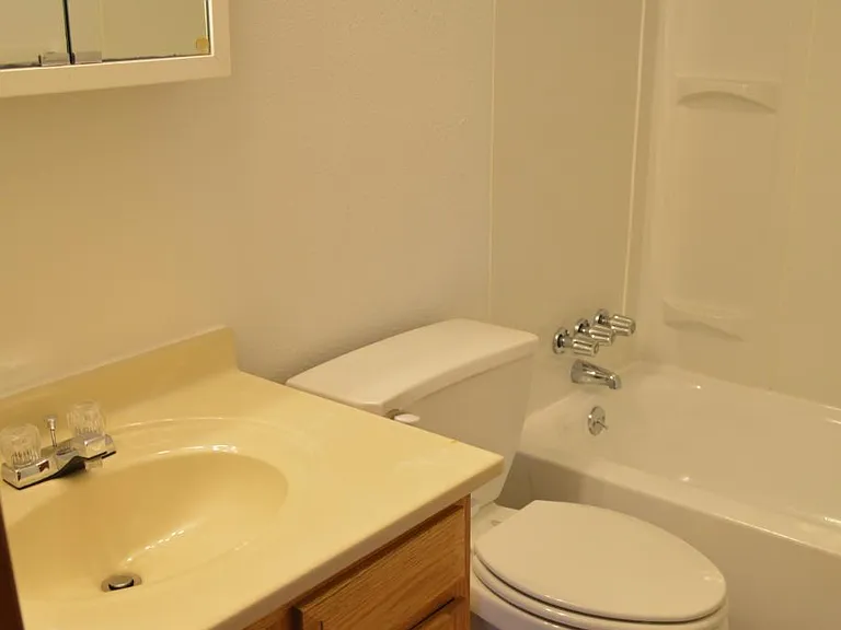 1124 Center Point Rd NE — Photo 8