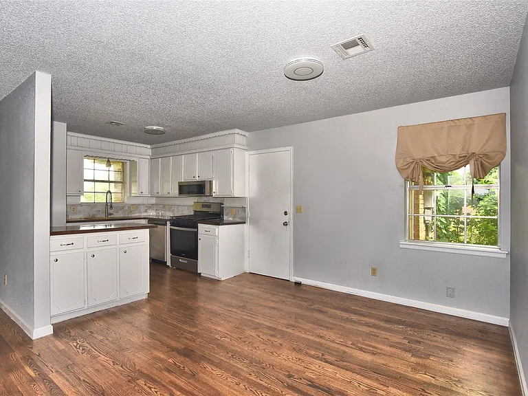 317 W Linda St — Photo 6