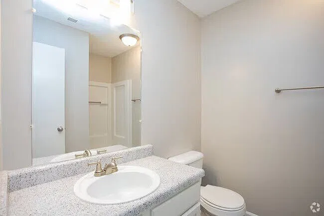 North Chase Apartments — Photo 4