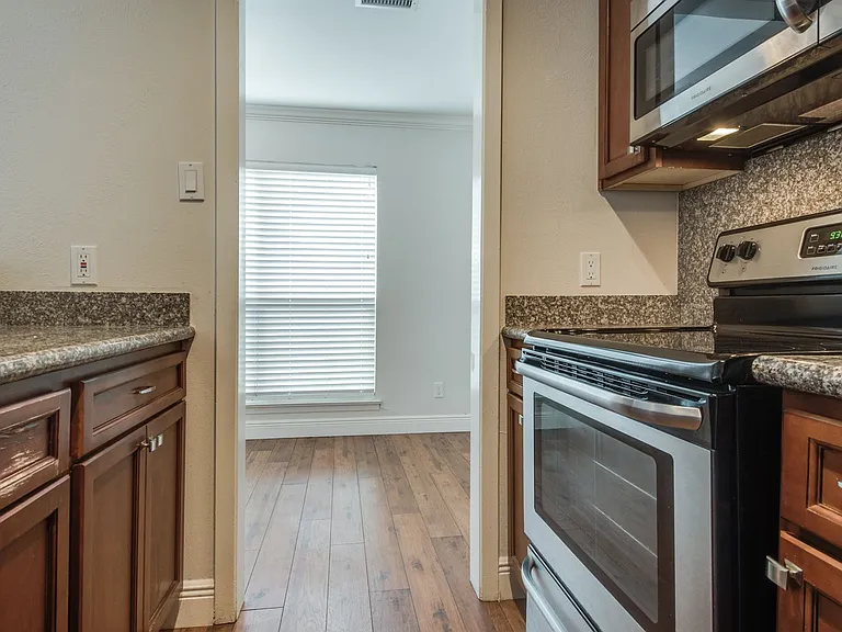 3907 Gilbert Ave — Photo 11