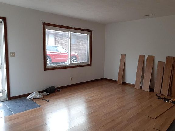 4th image of 828 S 30th St #B