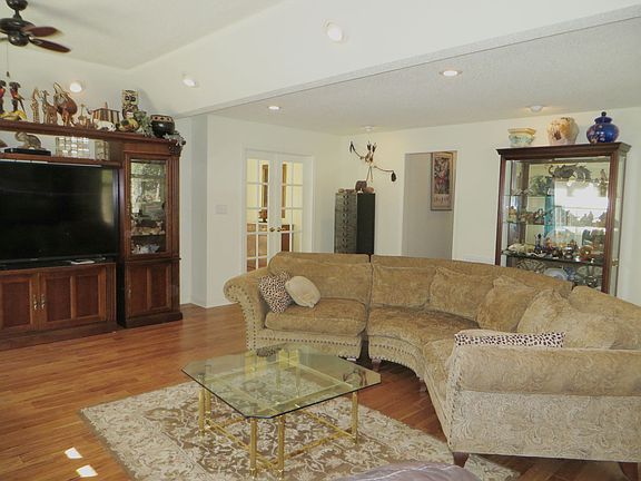 3rd image of 840 Old Cedar Cir
