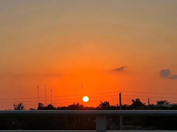 17830 W Dixie Hwy, North Miami Beach, FL 33160