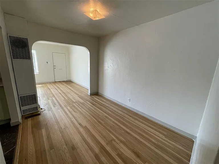 Updated 2 Bed 1 Bath Nob Hill Apartment Just 2 Blocks to UNM — Photo 13