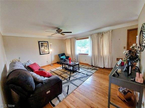 3rd image of 8320 Banner Ln