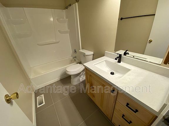 4th image of 122 N 1050 E