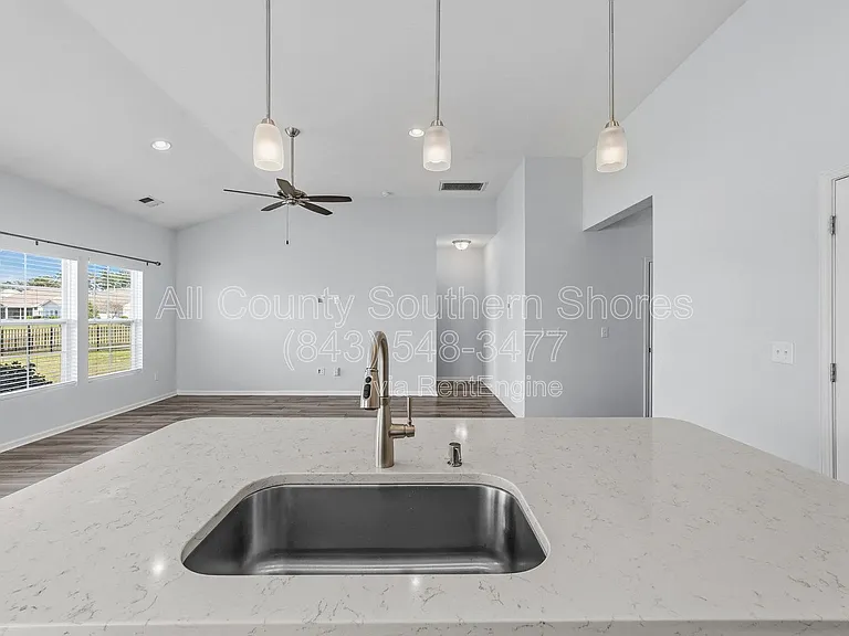 877 Devon Estate Ave — Photo 11