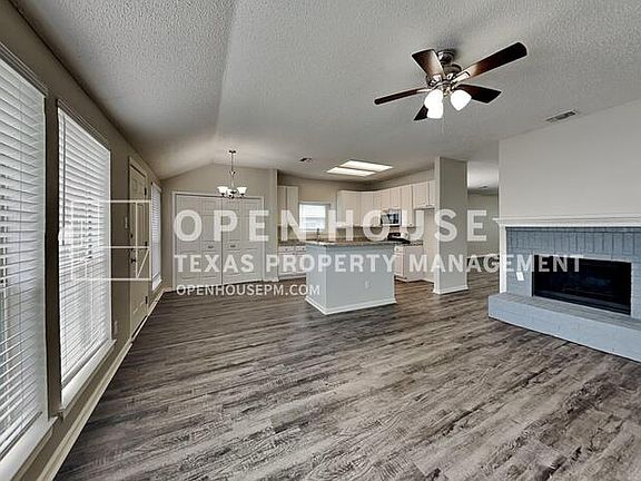 3rd image of 2304 Amhearst Ln