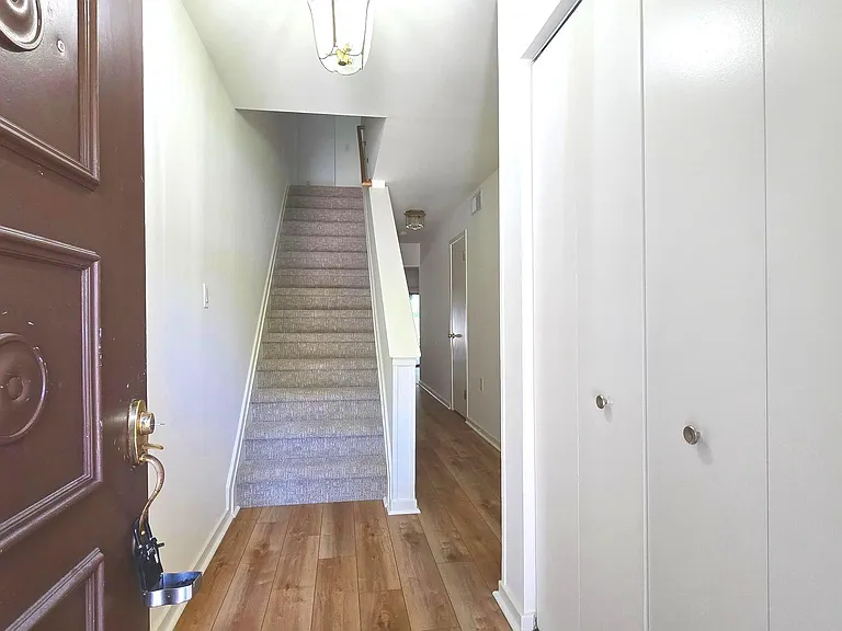 25 Village Dr — Photo 5