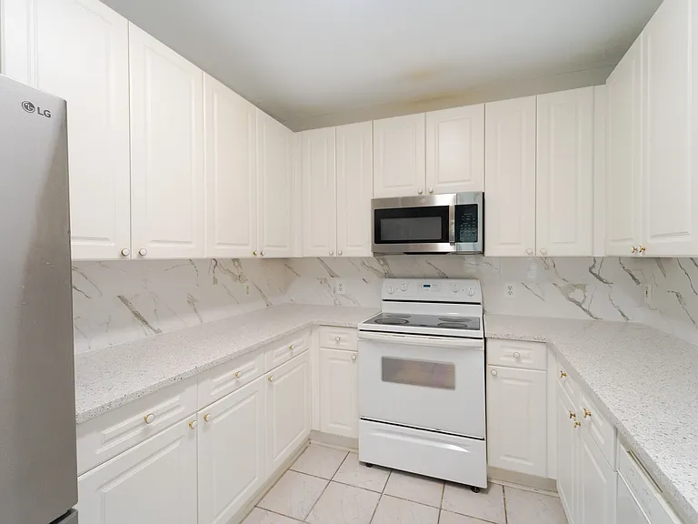 8183 Carnegie Hall Ct #307 — Photo 9