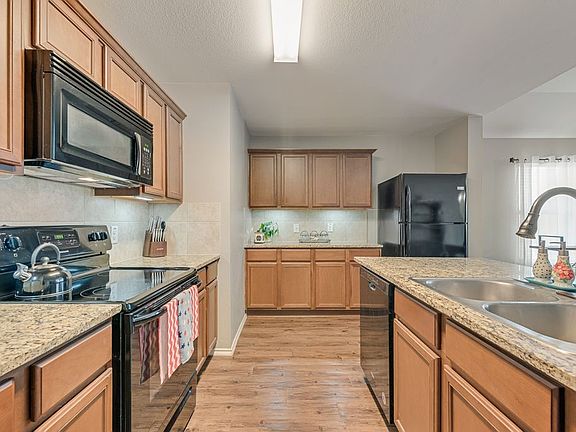 3rd image of 1204 Savannah Ridge Dr