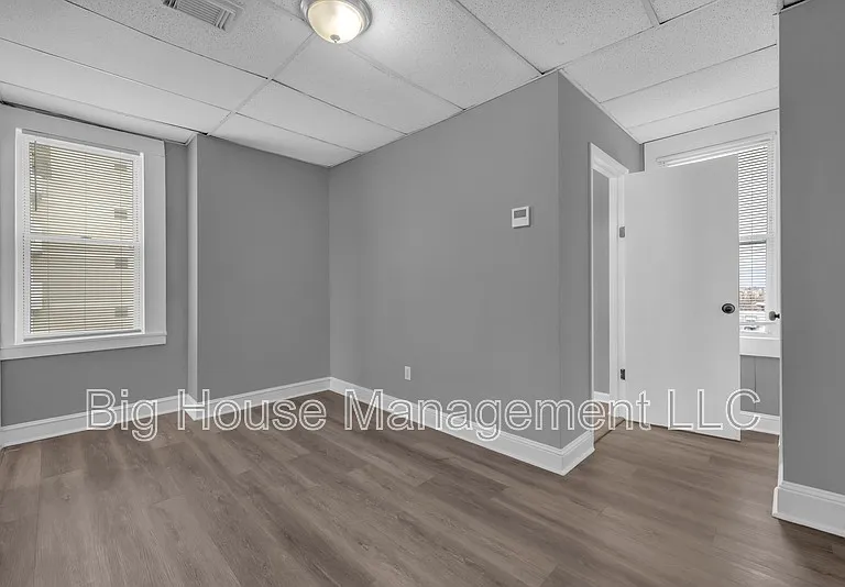 339 E 25th St #3 — Photo 17