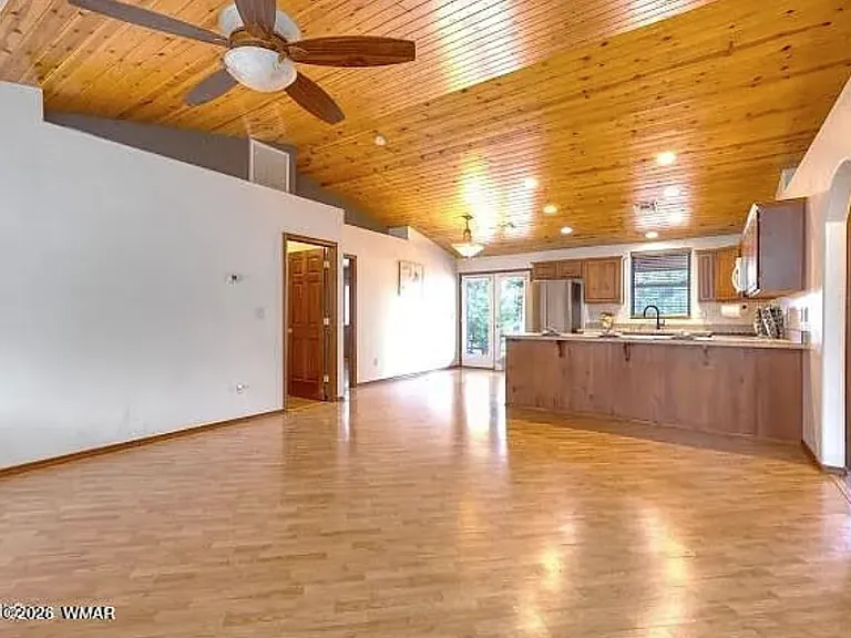 677 Fox Ln — Photo 2