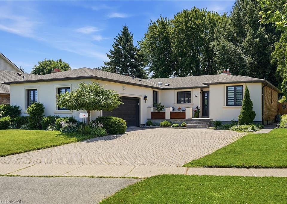 1st image of 12 Cheval Dr