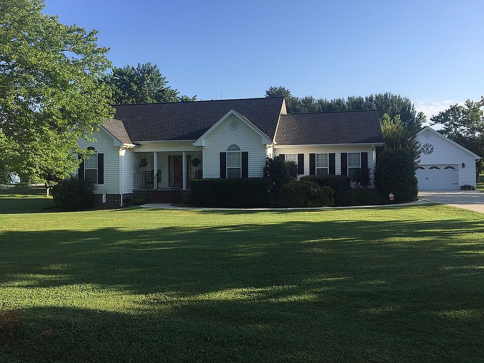 1st image of 124 Simmons Cir