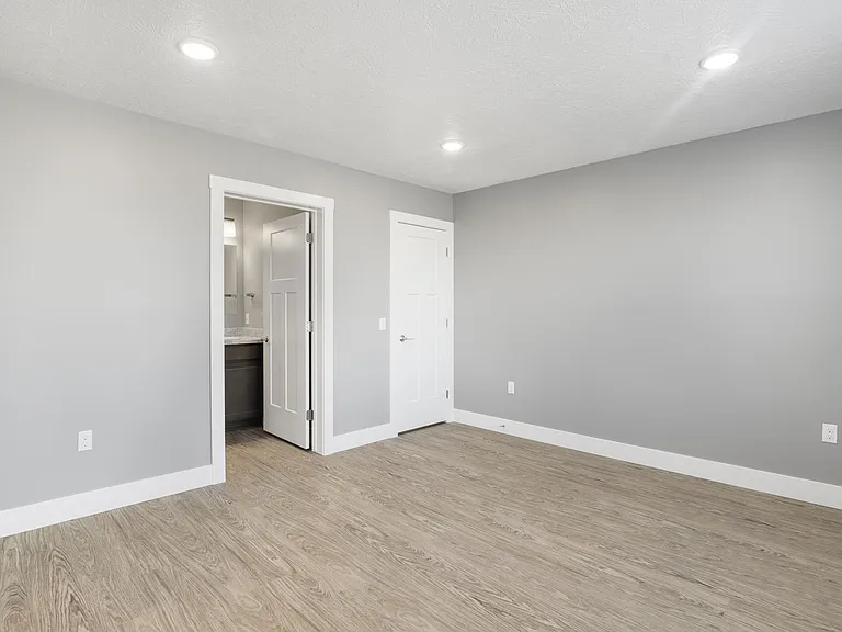 119 42nd Ave NE #104 — Photo 14