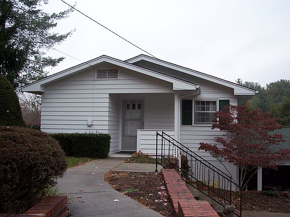 Detached 2 BR, 1 BA Apartment