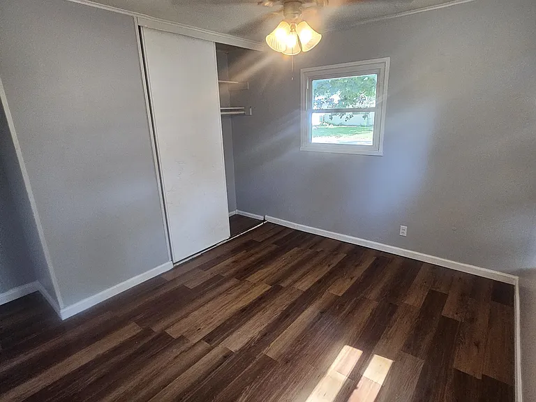 113 Saint Thomas Ln — Photo 3