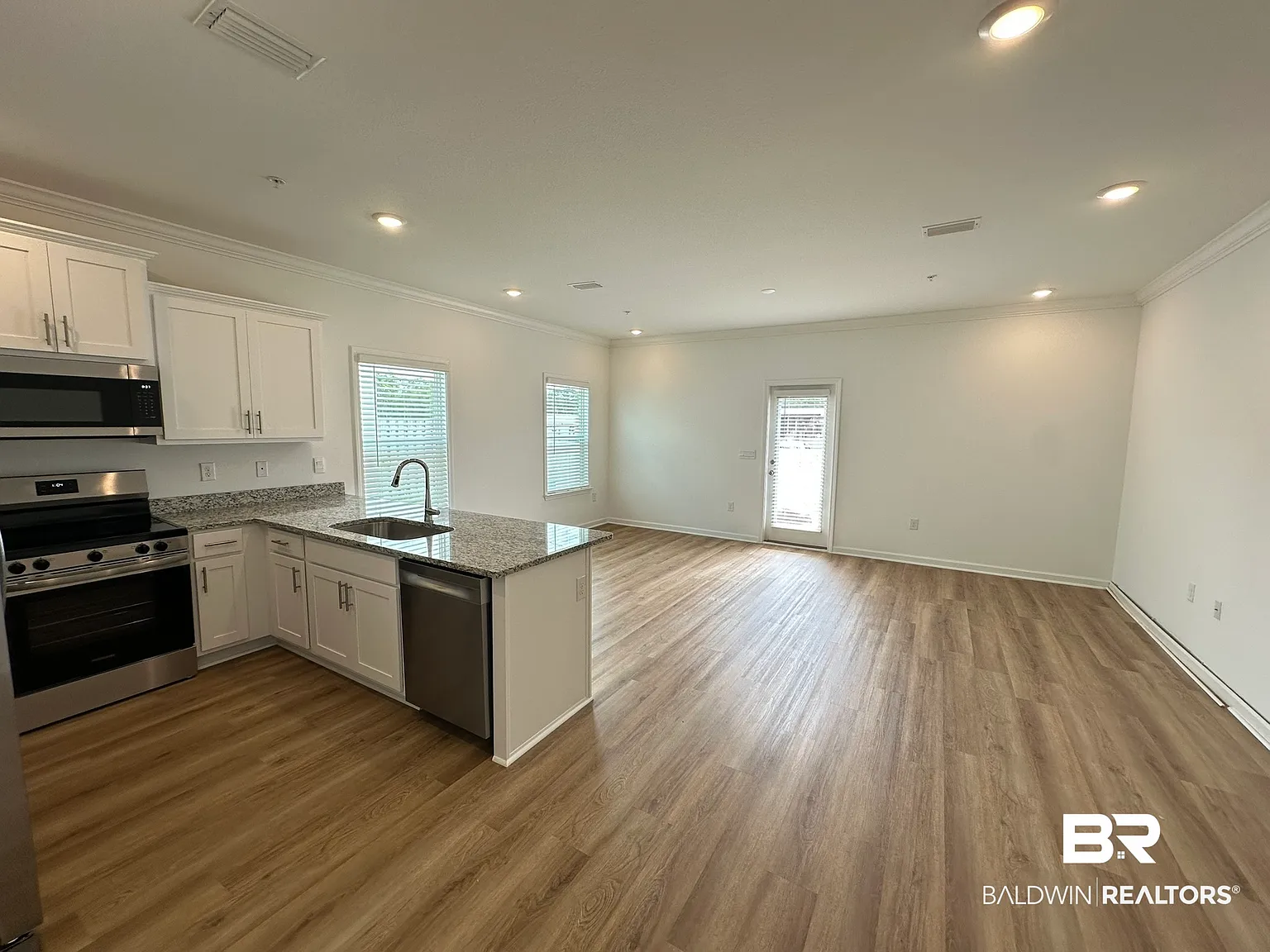 3 bed, 2.5 bath, 1437 sqft, $2,300 — Photo 2