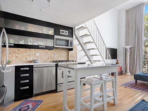4th image of 196 Scholes St APT 2A