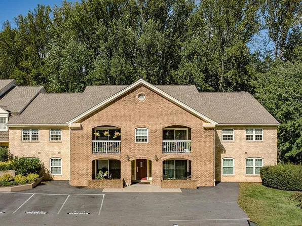 5809 Cove Landing Rd APT 203, Burke, VA 22015
