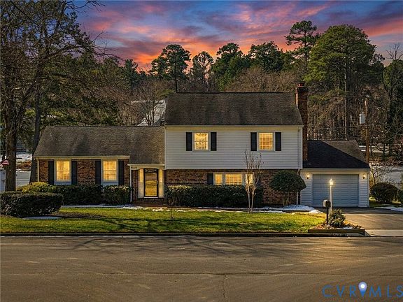 2nd image of 9215 Venetian Way