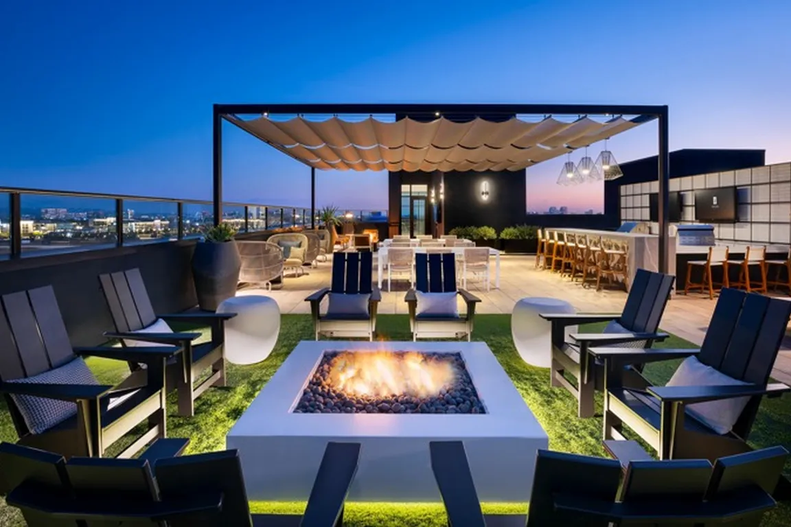 Rooftop Lounge