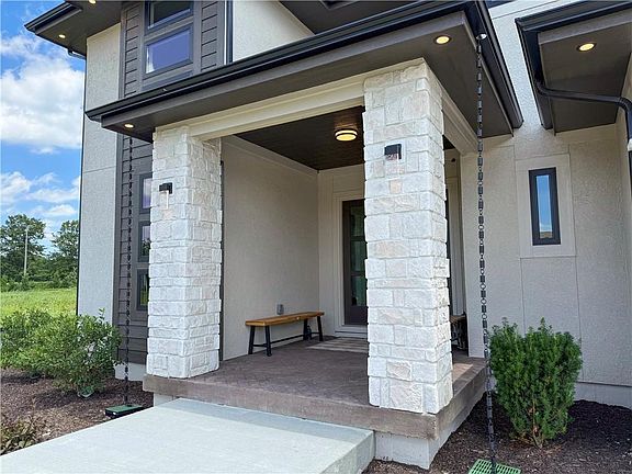 5th image of 2517 NE Woodland Oak Cir