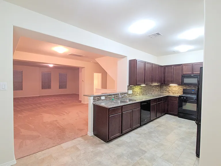 8117 Silverton Creek Ln — Photo 7