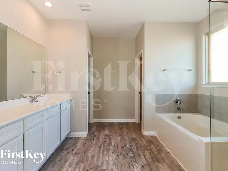 28008 Langsdale Ct — Photo 9