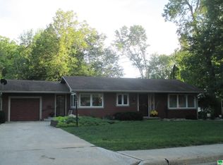 1602 Pleasant Court Dr, Sheldon, IA 51201
