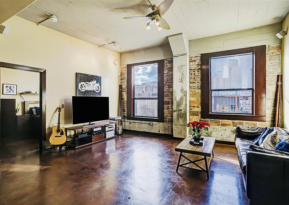 1st image of 2205 McKinney St APT 512