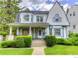 160 Meadow Ln, New Rochelle, NY 10805