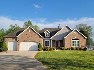 260 Royal Crest Dr, Spring City, TN 37381