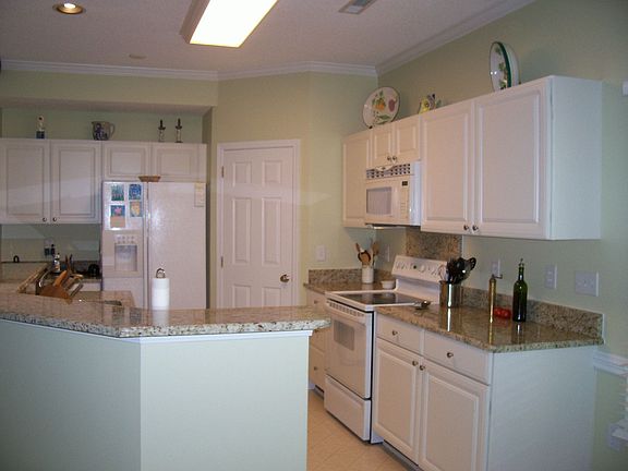 Gorgeous new granite counters in the large kitchen