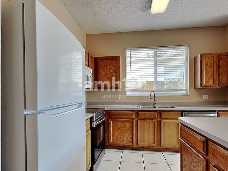 443 Sand Ridge Dr — Photo 3