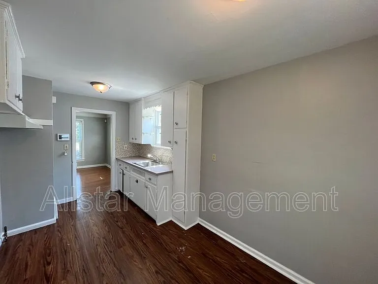 1480 E 196th St — Photo 16