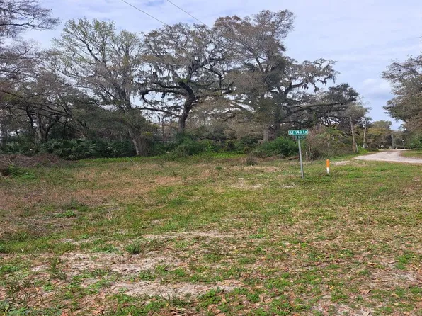 32 Court Rd #5, Summerfield, FL 34491