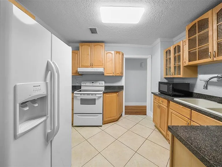 814 W Indiana Ave — Photo 12